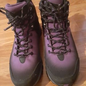 Women's winter boots.